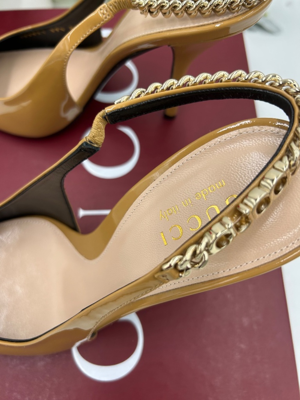 Women’s Gucci Signoria Patent chain sling back pumps. Size 39.5. Made in Italy. - Picture 5 of 11